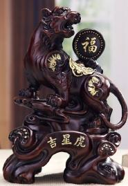 属羊的出生年份表_属年和什么属相最配_98年属