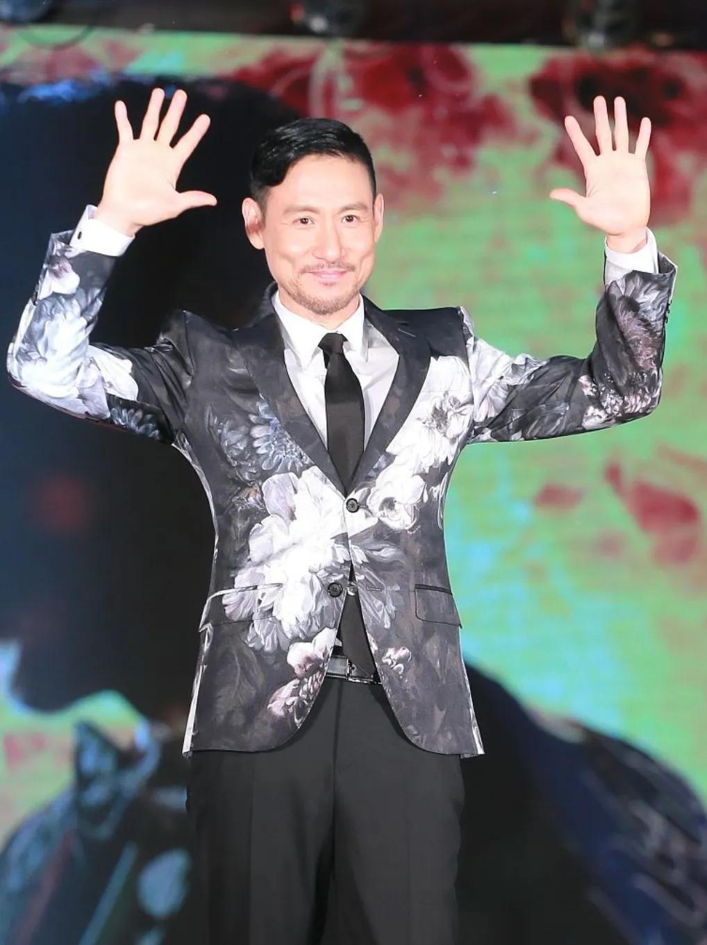 周传雄十首经典歌曲_歌曲经典周传雄在线听_周传雄歌曲mv