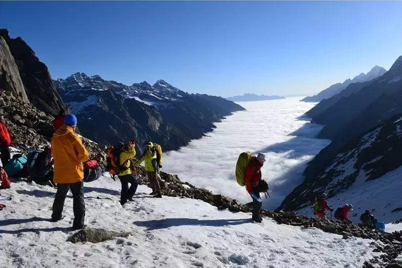 四姑娘山海拔多少米_4姑娘山海拔景区海拔多少米_姑娘山海拔多少米